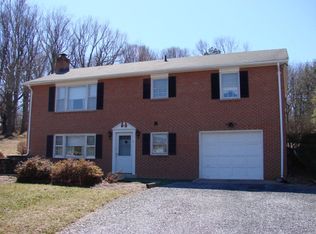 406 Sunnyview Dr, Rileyville, VA 22650