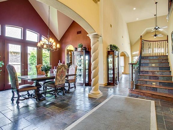 2nd image of 1637 Willow Glen Ct