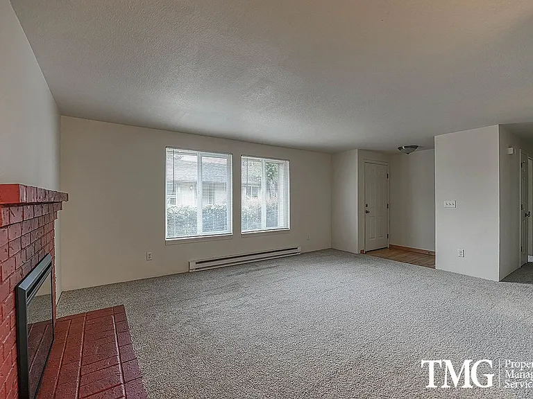 3903 E 18th St #13 — Photo 3