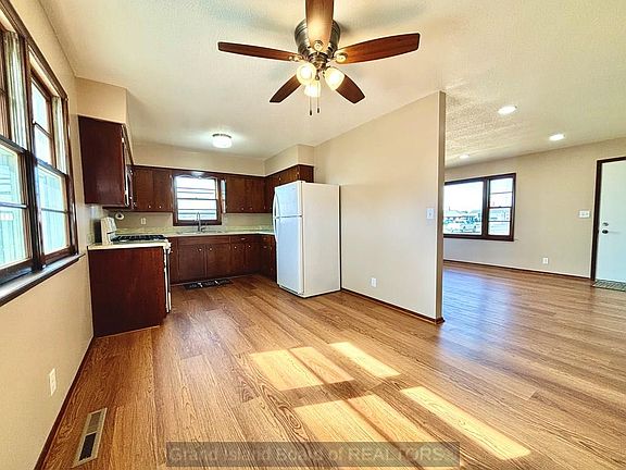 5th image of 3227 W 18th St