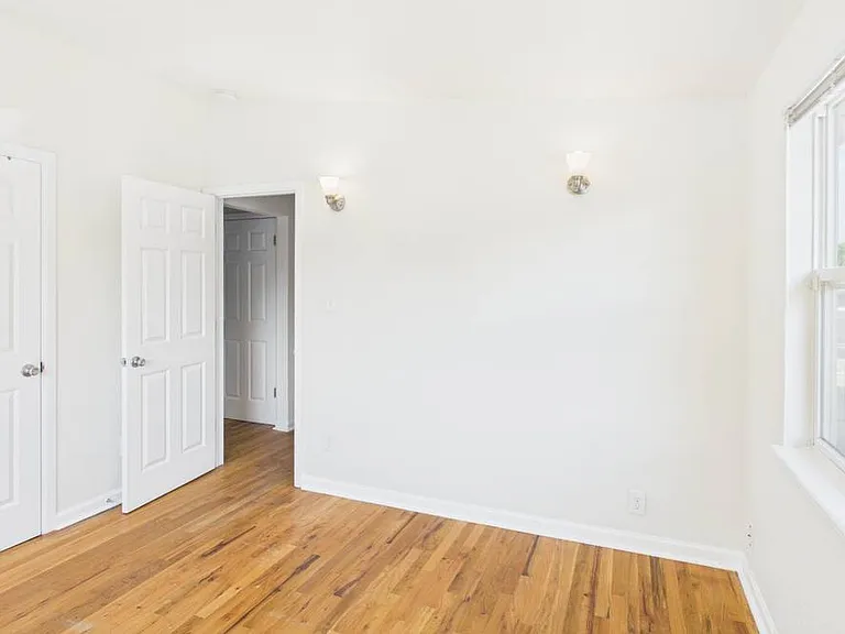 2261 W 56th Pl — Photo 22