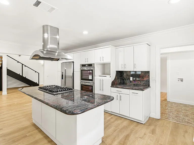 23114 Mariano St — Photo 13