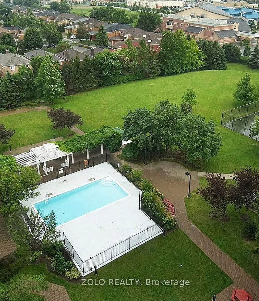550 Webb Dr — Photo 3