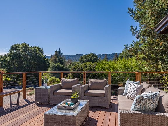 3rd image of 7 Applewood Ln