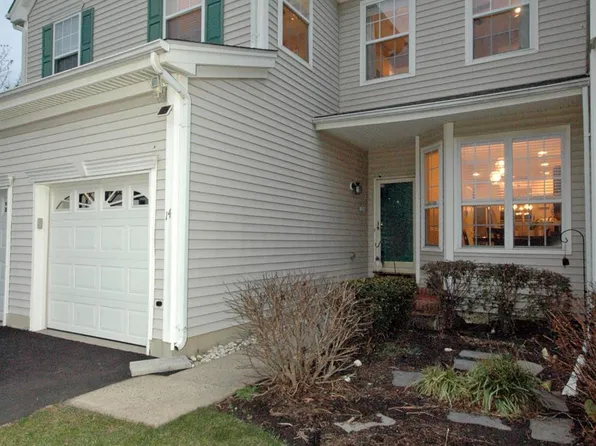 14 Straton Ct, Parlin, NJ 08859