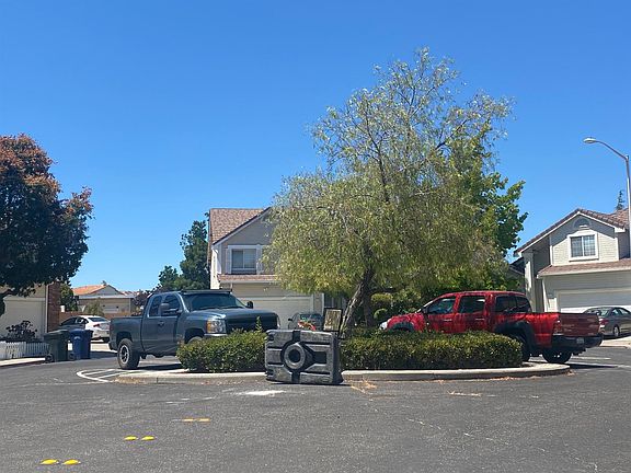 5th image of 2101 Stratford Ct