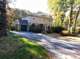 10 Mark Dr, Smithtown, NY 11787