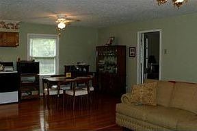 2nd image of 907 Greenwood Pl