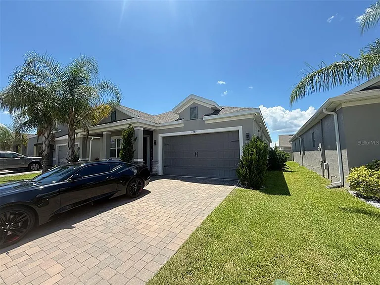 2074 Brillante Dr — Photo 2