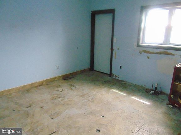 5th image of 1142 Carl Miller Blvd