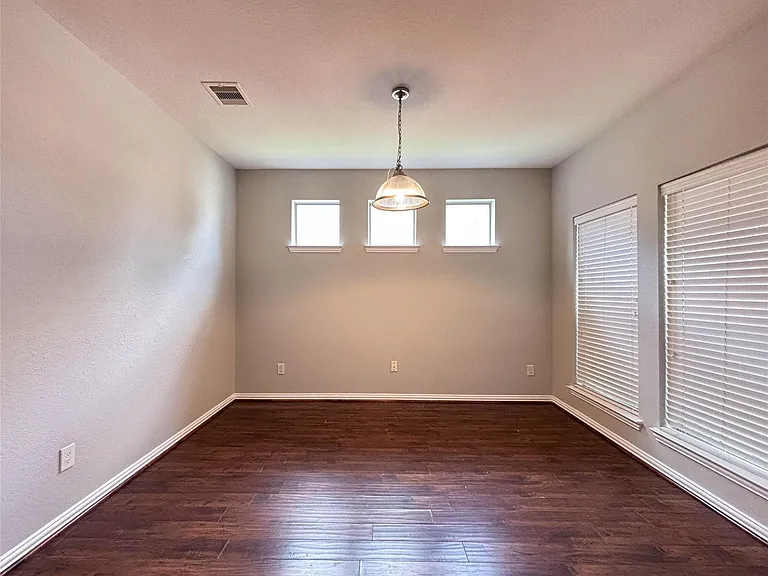 1323 Maple Ace Dr — Photo 4