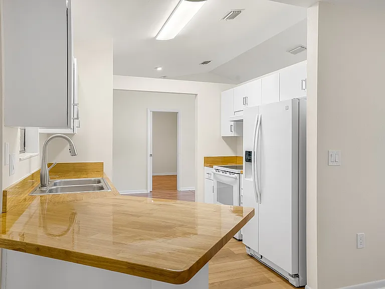 722 Carnival Ter — Photo 14
