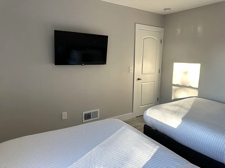 1127 Sidney St — Photo 3