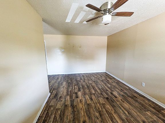 4th image of 893 Campus St #30556558