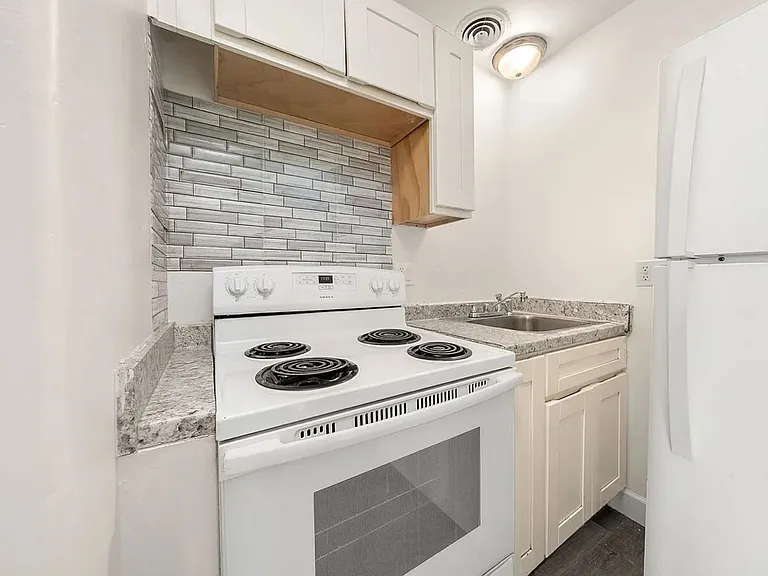 112 Pacific St #210 — Photo 2