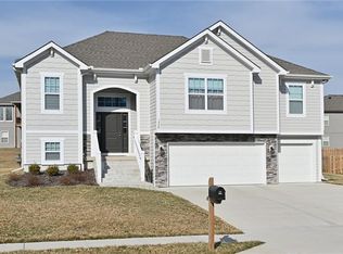 1228 NW 94th St, Kansas City, MO 64155