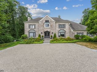 2 Country Dr, Morristown, NJ 07960