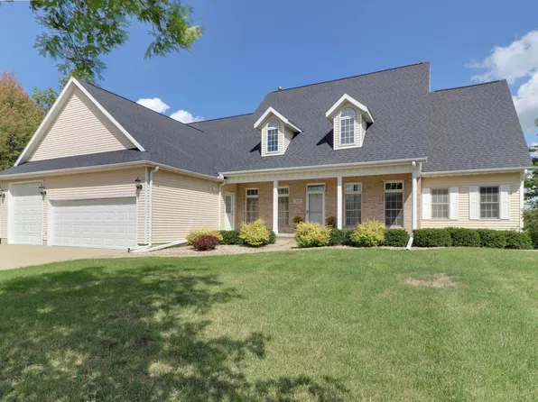 1928 Claremont Cc Cmn, Normal, IL 61761