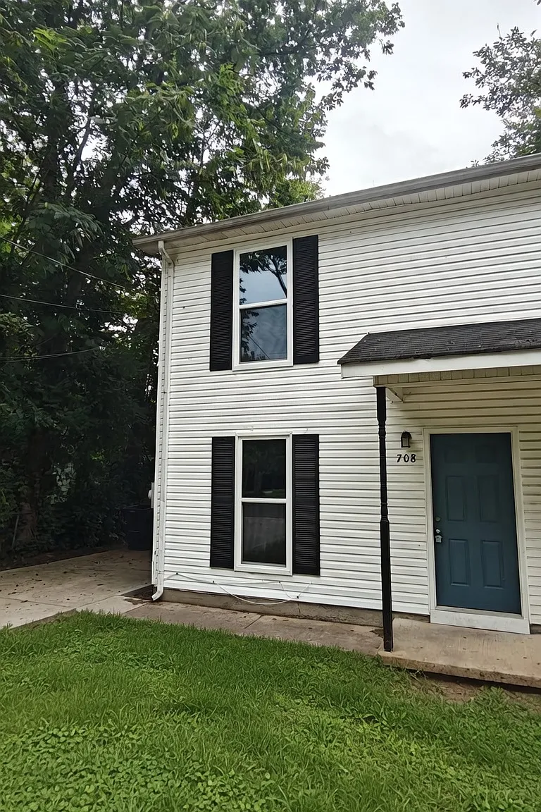 2 bed, 1.5 bath, 800 sqft, $1,395 — Photo 1