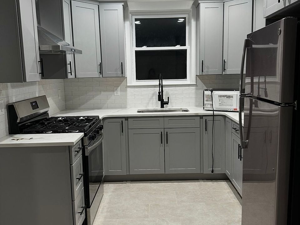 1st image of 30 Beech St