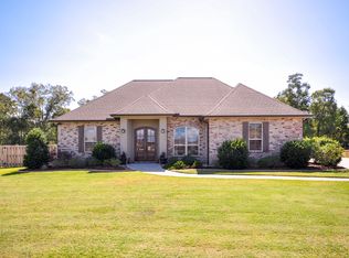 11089 Toria Ln, Saint Amant, LA 70774
