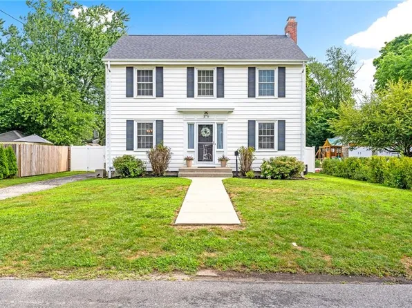 39 Vaughn Ave, Warwick, RI 02886