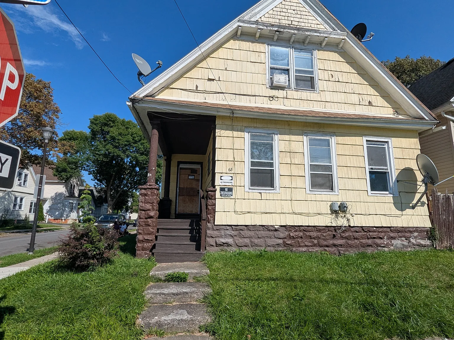 3 bed, 1100 sqft, $1,200 — Photo 1