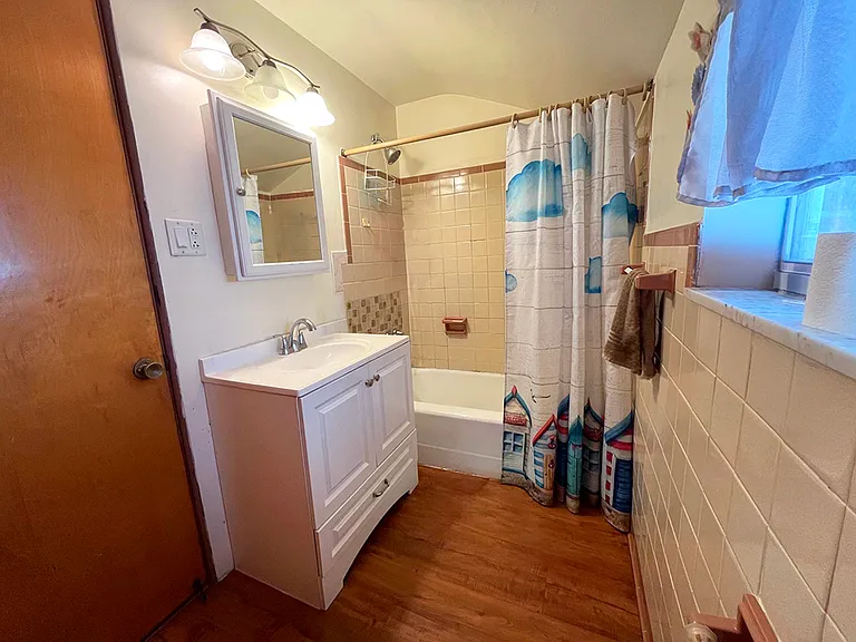 2nd floor bathroom