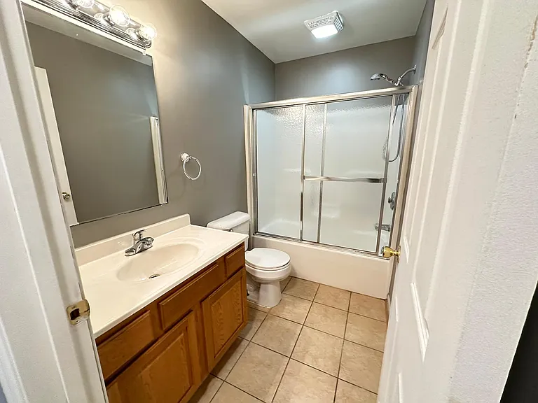 350 Boyers Ave #101 — Photo 2