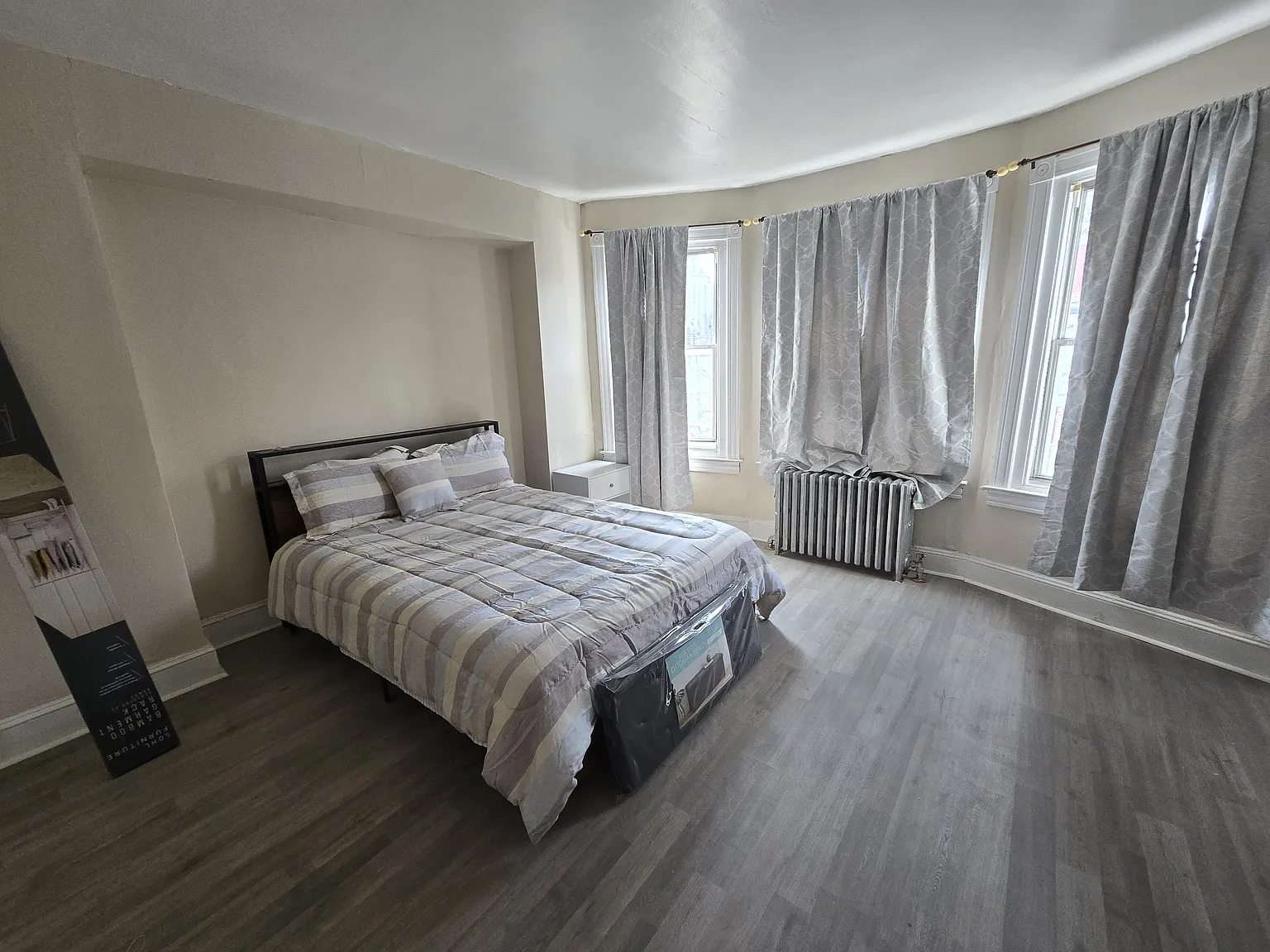 6 bed, 2412 sqft, $900 — Photo 3