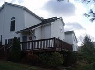 42 Pembrooke Ct, Putnam Valley, NY 10579