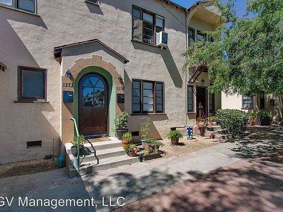 3rd image of 1371 N Mentor Ave