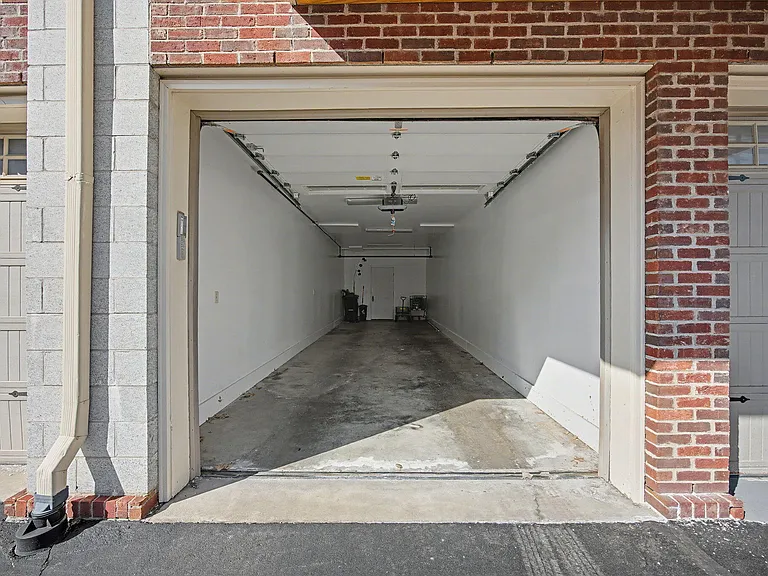 261 S Limestone St #304 — Photo 69