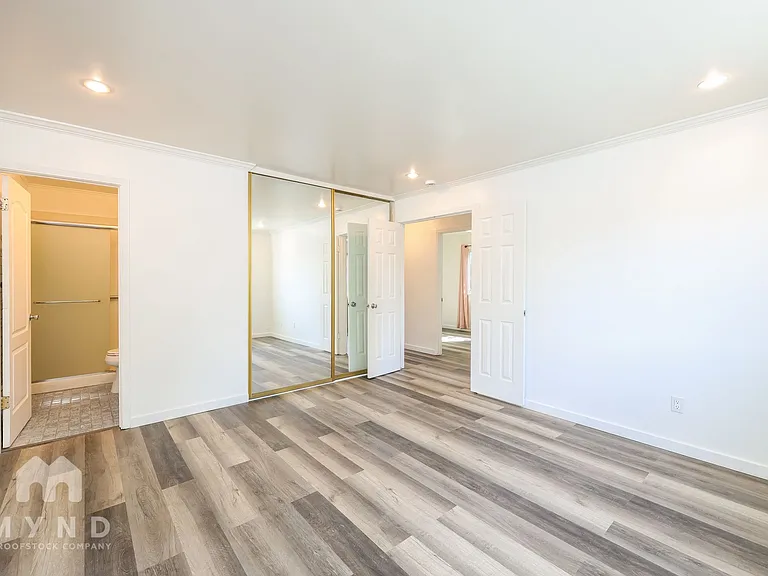 12 Nautilus Ct — Photo 13