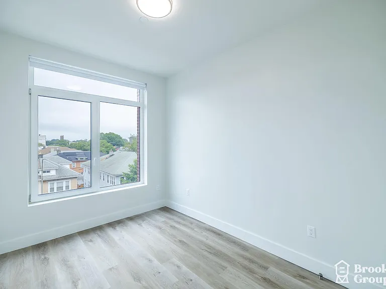 1298 New York Ave #4B — Photo 6