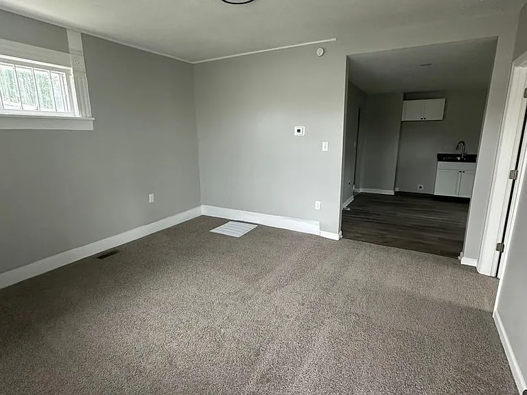 1109 E Kirby Ave Whim & Proper, LLC) — Photo 5