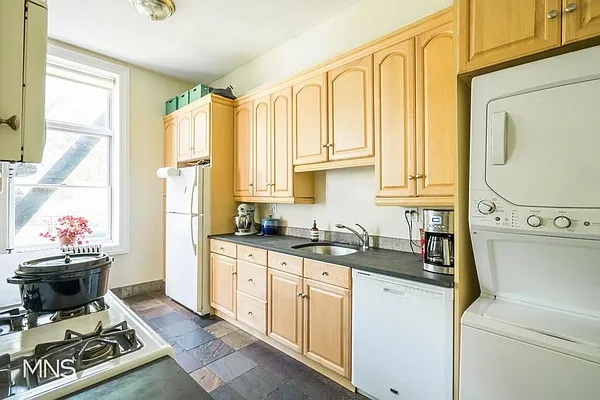 Rented by MNS | media 10