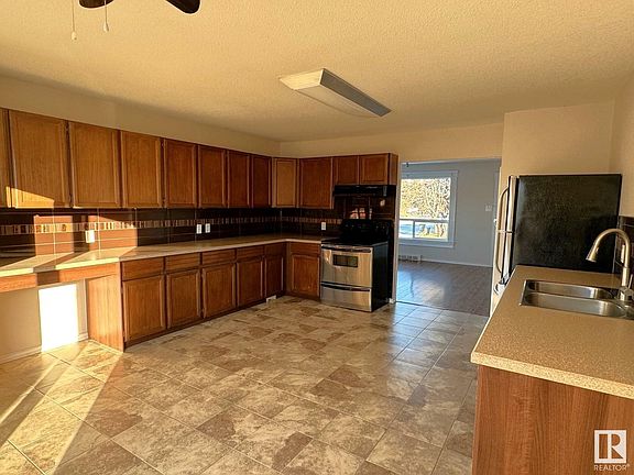4th image of 4903 51st Ave