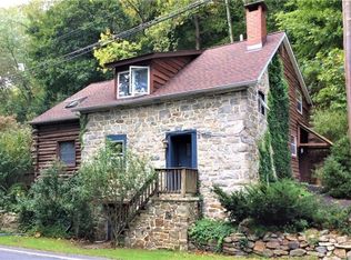 1890 N Delaware Dr, Easton, PA 18040