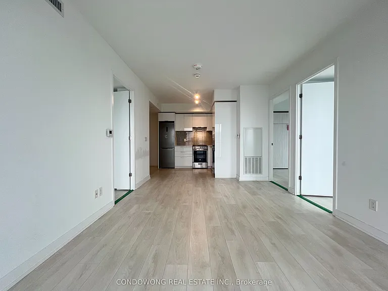 501 Yonge St #4812 — Photo 3