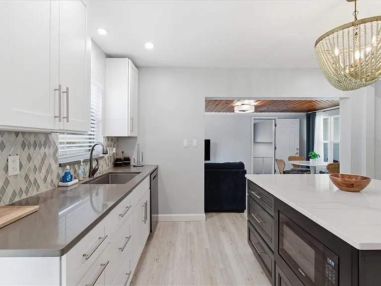 1009 Chester Dr — Photo 9