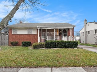 981 School St, Clawson, MI 48017
