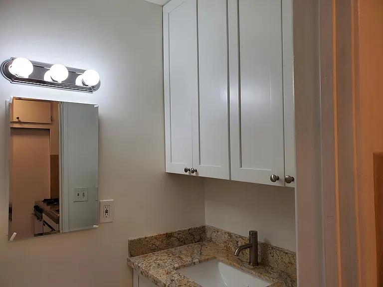 616 Broadway St #8 — Photo 3