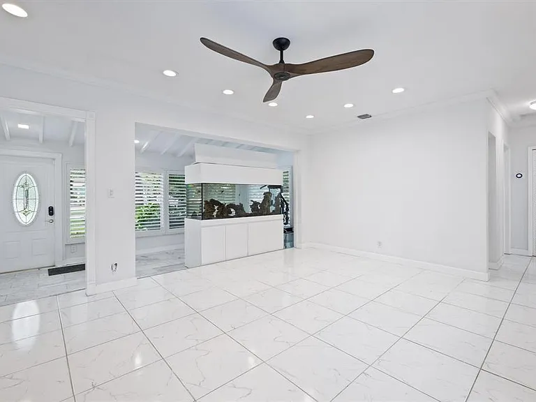 2440 SW 16th St — Photo 13