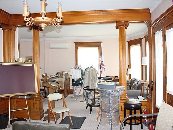 5th image of 431 Main St