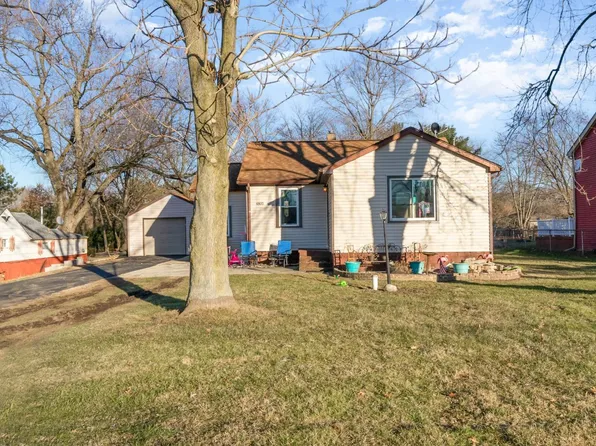 4805 Ross Rd, Griffith, IN 46319