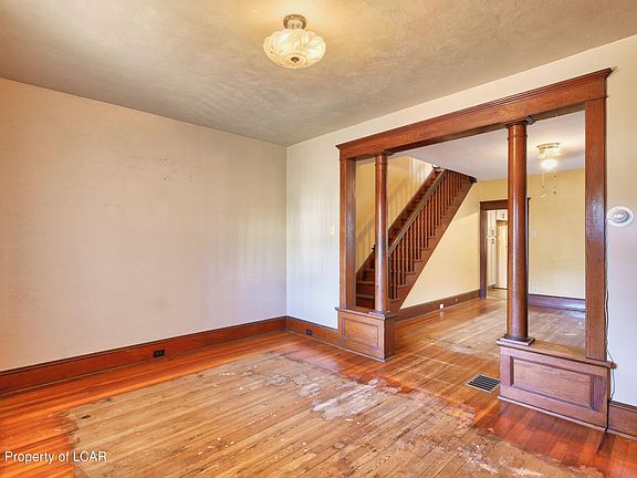 4th image of 209 Bauer St