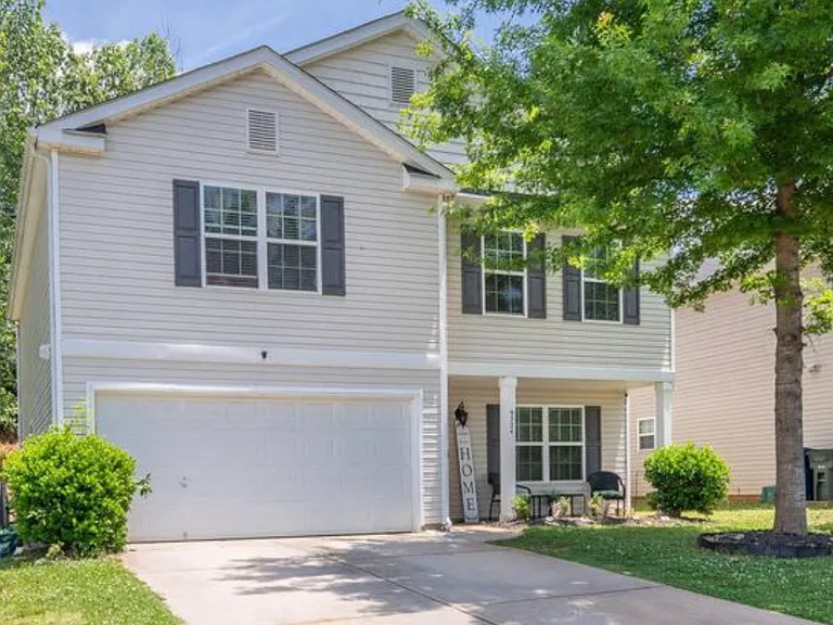 9524 Eagle Feathers Dr — Photo 1