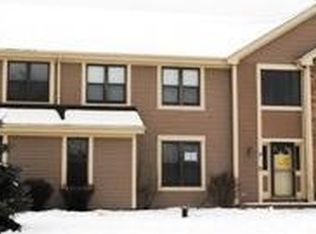 S41W32526 Spring Ridge Ln, Waukesha, WI 53189