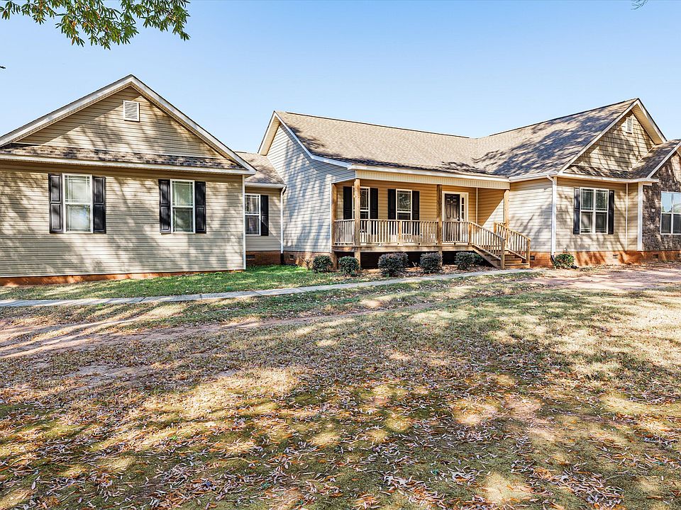 1st image of 205 Seven Oaks Drive